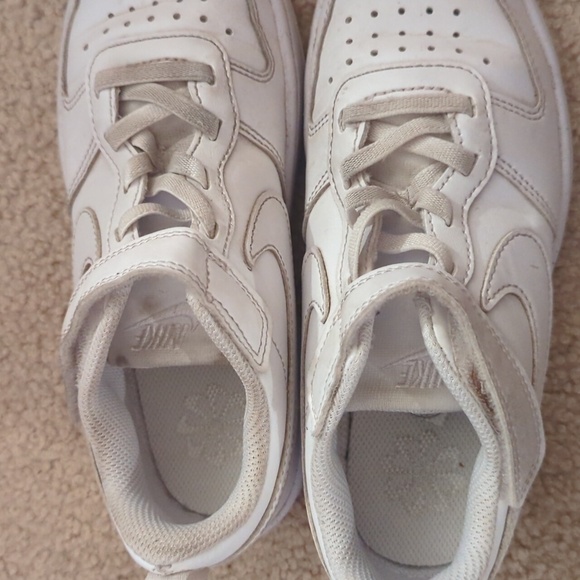 Kids Nike Ebernon low, good condition needs a wash. Size 12. - Picture 6 of 10